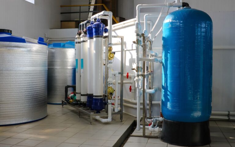 Under-sink reverse osmosis drinking water system