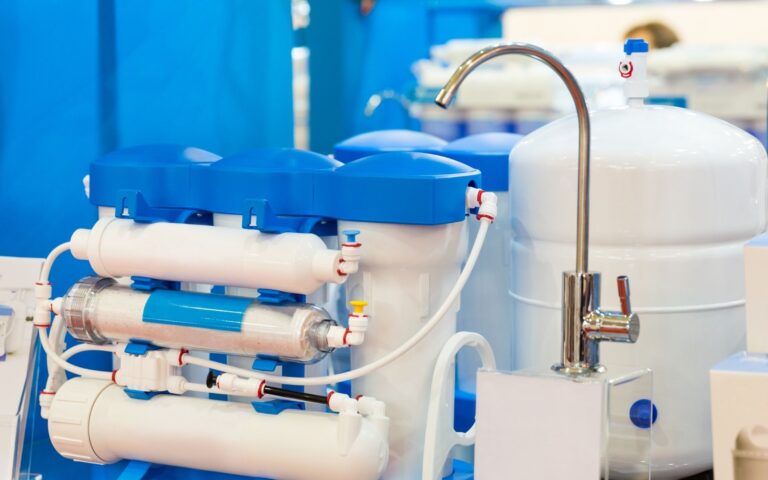 Water filter housings and cartridges used in whole-house treatment systems